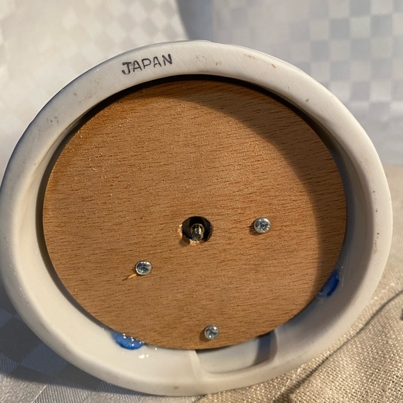 Asian kit with Geisha, tea cups teapot and more... - Picture 7 of 16